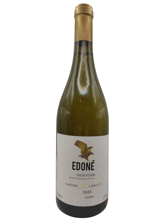 Bottiglia in vetro di vino bianco italiano passerina edone della cantina roberto capecci