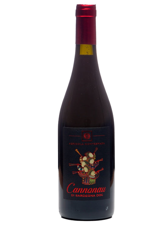 bottiglia di vino rosso cannonau cantina montespada su sfondo bianco 