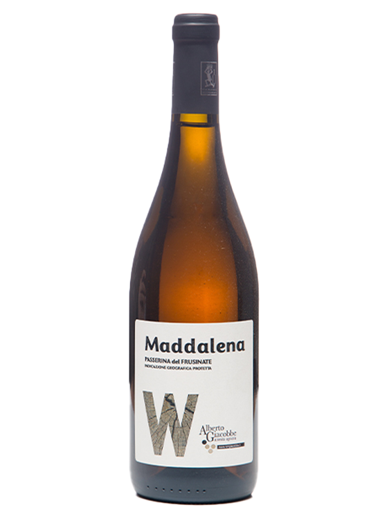 bottiglia di vino bianco passerina del frusinate maddalena cantina alberto giacobbe